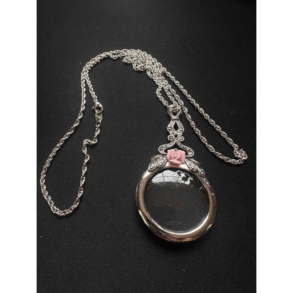 Vintage Avon Magnifying Glass Pendant Necklace